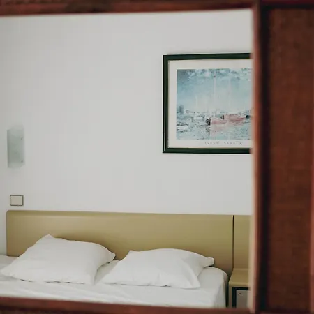 Du Port Hotel 3*