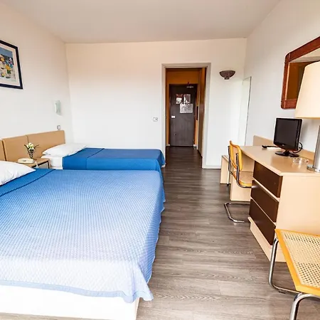 Hotel Du Port 3*