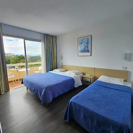 Hotel Du Port 3*
